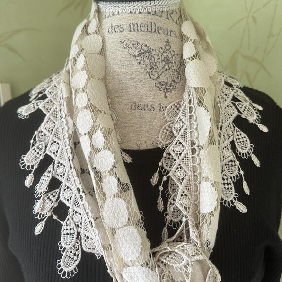 CHICO'S LACE WEAVE FASHION SCARF:PRE-OWNED  EXCELLENT CONDITION. IVORY - Picture 4 of 15